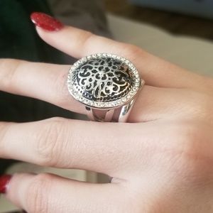 Lia Sophia Antiquity Ring sz 5 new in box